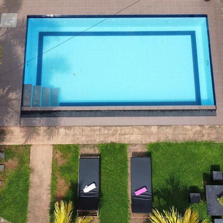 Grand Royal Villa 尼甘布 外观 照片