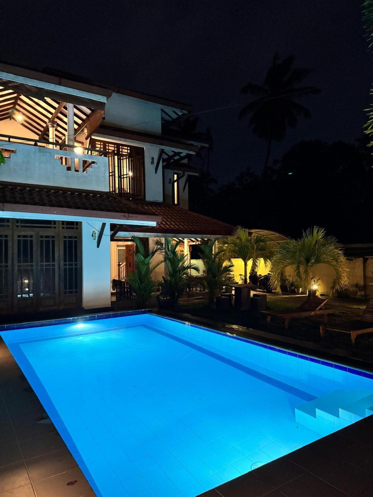 Grand Royal Villa 尼甘布 外观 照片